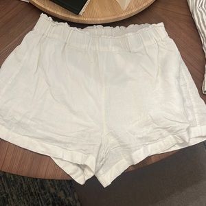 White linen Abercrombie shorts